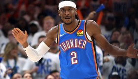 2年4850万美金，放弃交易否决权！库明加压哨签约，勇士稳操胜券